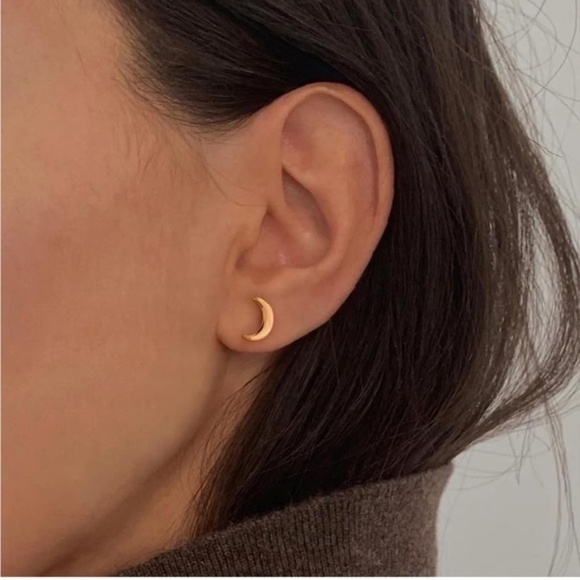 GOLD 14k Gold Plated Crescent Moon Stud Earrings - Picture 1 of 2